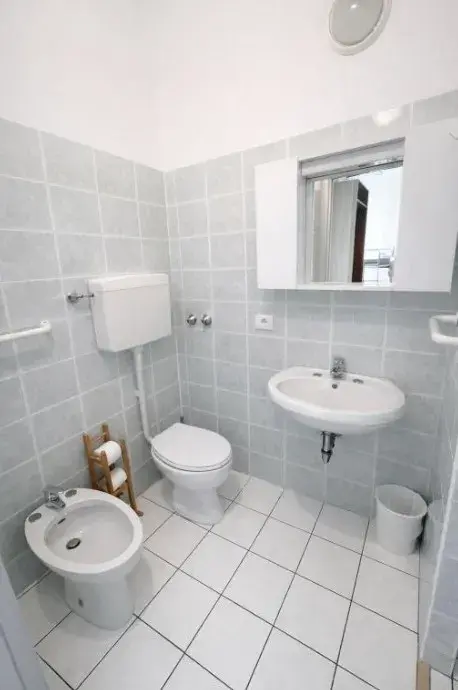 Bagno privato con lavabo, WC, bidet e doccia