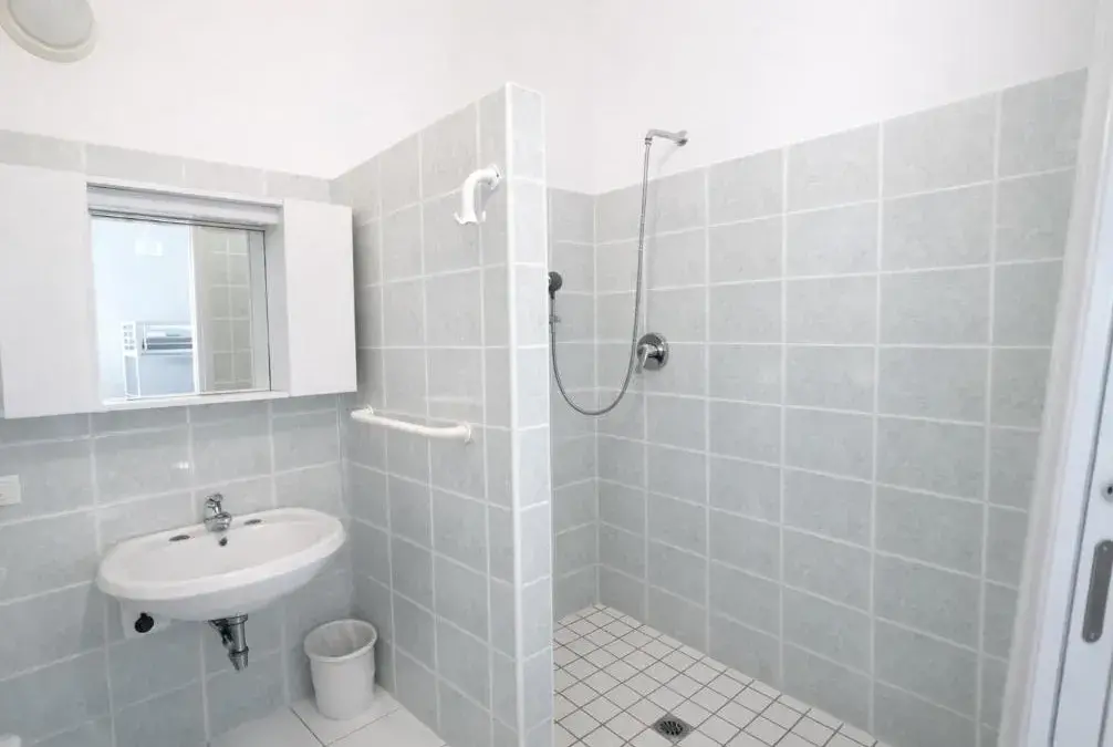 Bagno privato con lavabo, WC, bidet e doccia